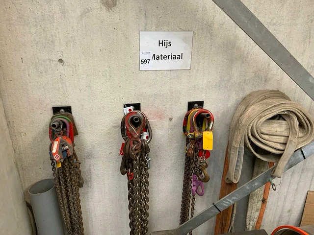 Partij diverse hijsbanden en -kettingen - afbeelding 1 van  6