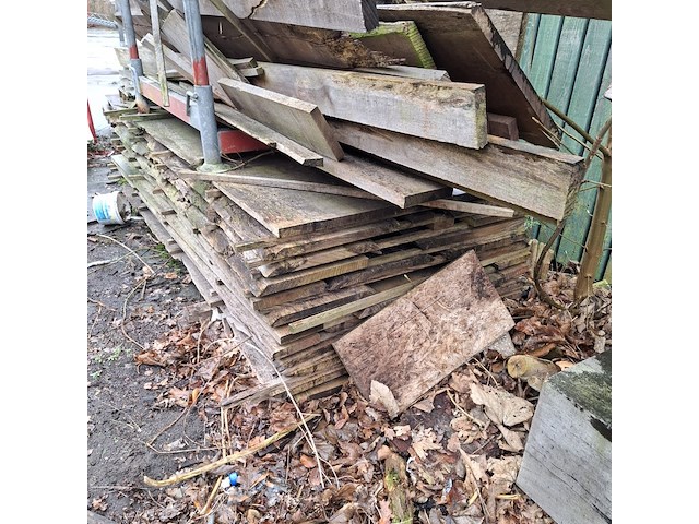 Partij diverse houten balken en planken - afbeelding 2 van  12