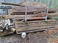 Partij diverse houten balken en planken - afbeelding 4 van  12
