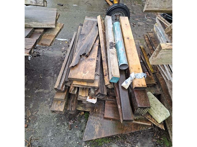 Partij diverse houten balken en planken - afbeelding 9 van  12