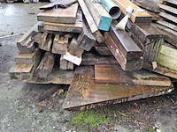 Partij diverse houten balken en planken - afbeelding 10 van  12