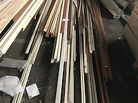Partij diverse houten latten en planken - afbeelding 2 van  3