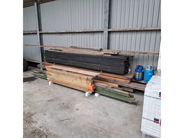Partij diverse houten planken en balken - afbeelding 3 van  11