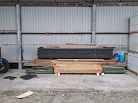 Partij diverse houten planken en balken