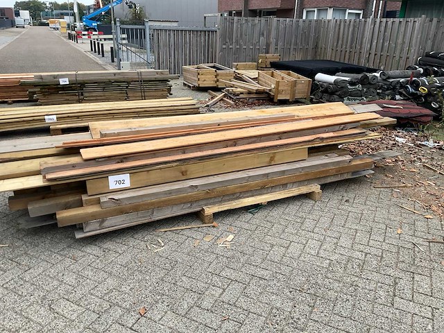 Partij diverse houten planken/balken - afbeelding 1 van  12