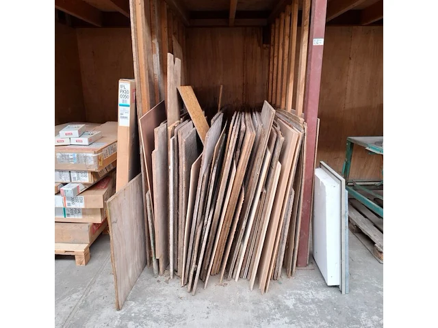 Partij diverse houtplaten - afbeelding 1 van  3