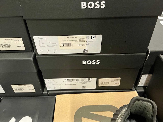 Partij diverse hugo boss heren schoenen (17x) - afbeelding 13 van  16