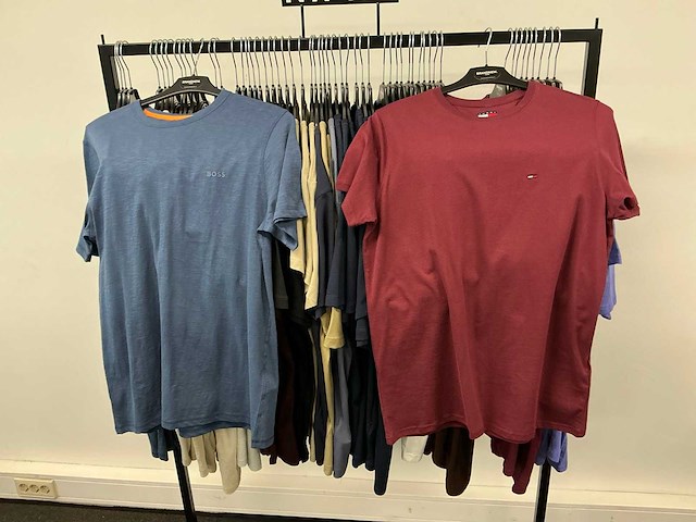 Partij diverse hugo boss/calvin klein/tommy jeans heren t-shirts (57x) - afbeelding 22 van  33
