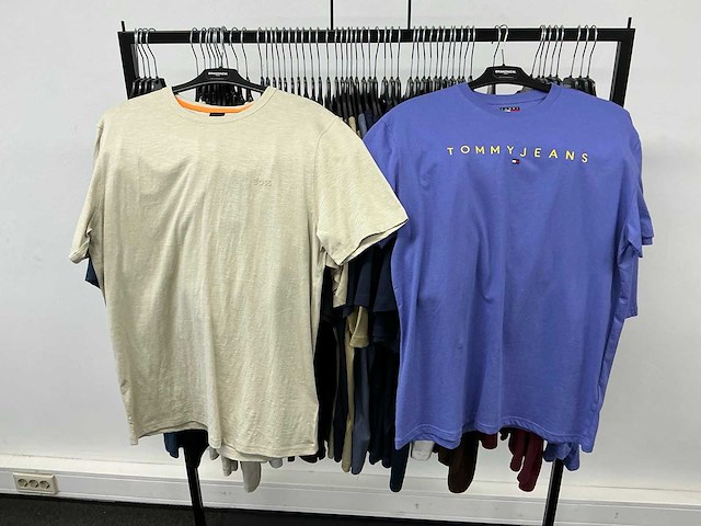 Partij diverse hugo boss/calvin klein/tommy jeans heren t-shirts (57x) - afbeelding 29 van  33