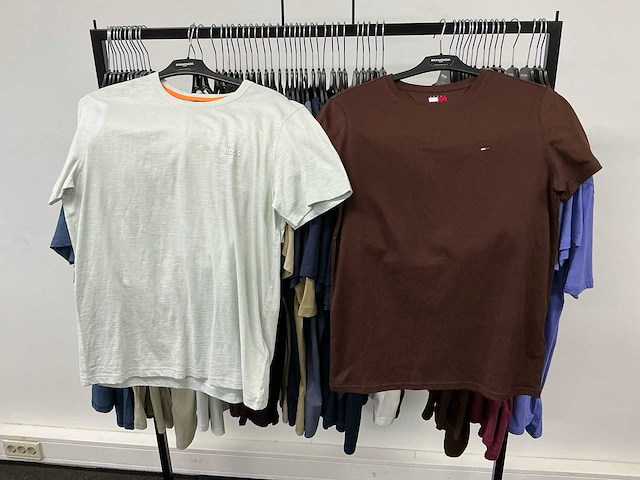 Partij diverse hugo boss/calvin klein/tommy jeans heren t-shirts (57x) - afbeelding 31 van  33