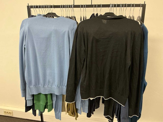 Partij diverse hugoboss/armaniexchange/calvinklein/lyle&scott heren truien (37x) - afbeelding 2 van  24