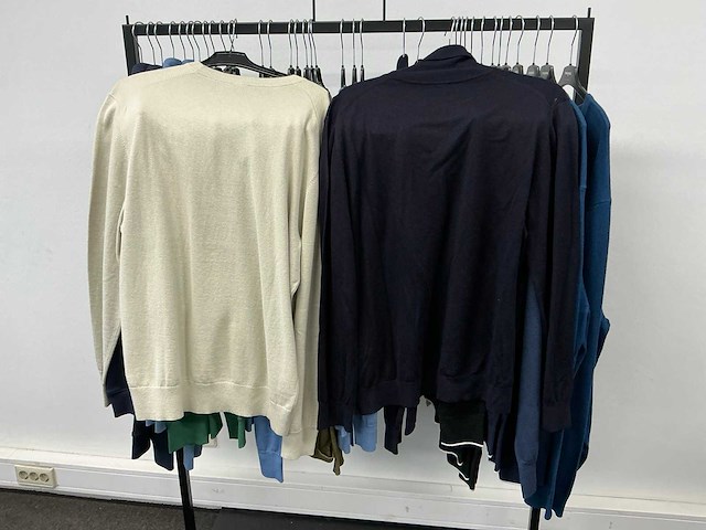 Partij diverse hugoboss/armaniexchange/calvinklein/lyle&scott heren truien (37x) - afbeelding 4 van  24