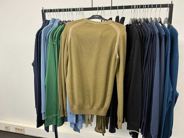 Partij diverse hugoboss/armaniexchange/calvinklein/lyle&scott heren truien (37x) - afbeelding 6 van  24