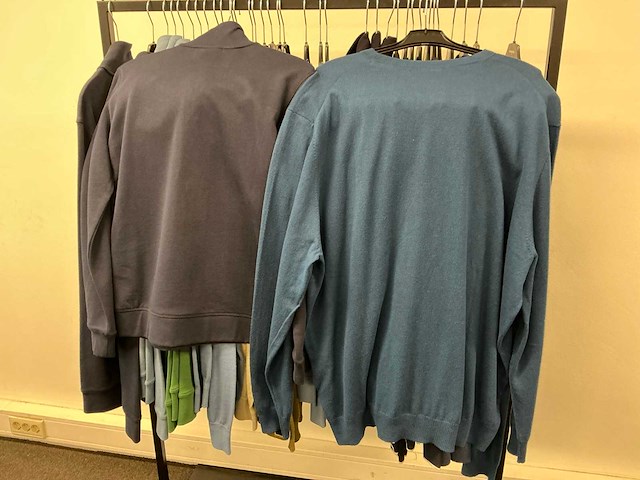 Partij diverse hugoboss/armaniexchange/calvinklein/lyle&scott heren truien (37x) - afbeelding 19 van  24