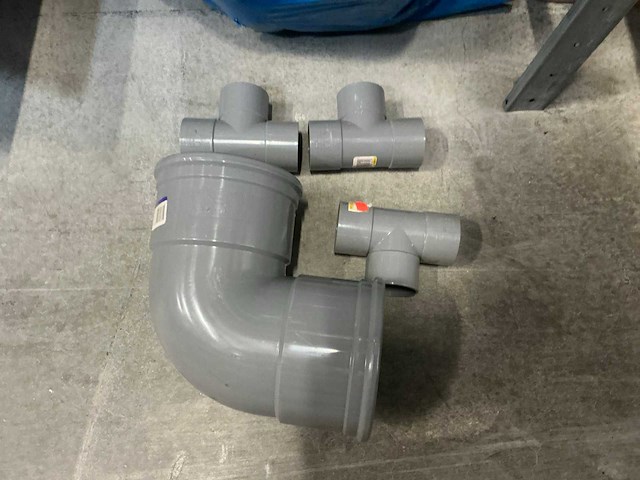 Partij diverse hulpstukken - afbeelding 2 van  3