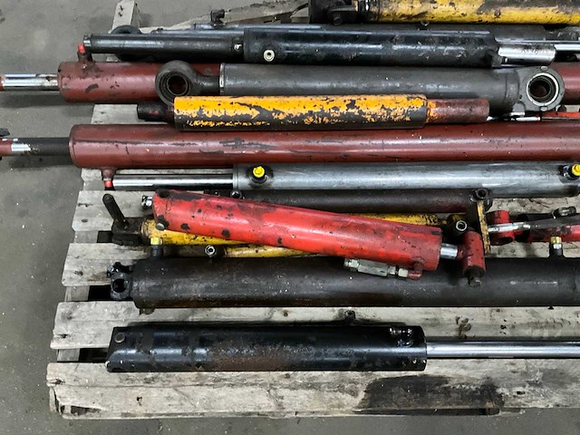 Partij diverse hydrauliek cilinders - afbeelding 3 van  6