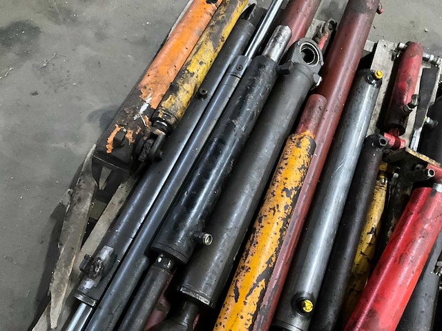 Partij diverse hydrauliek cilinders - afbeelding 5 van  6