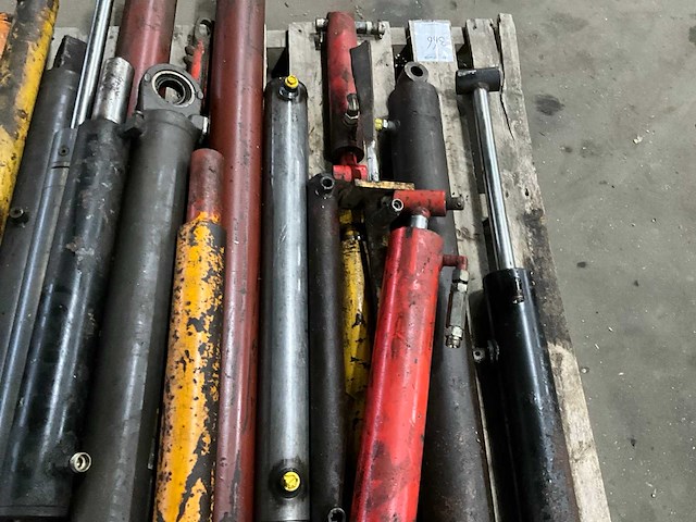 Partij diverse hydrauliek cilinders - afbeelding 6 van  6