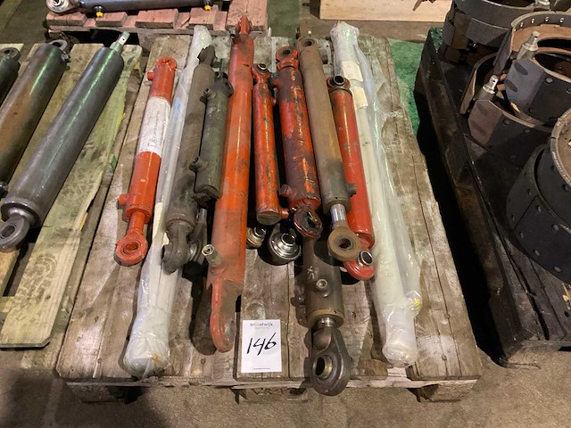 Partij diverse hydrauliek cilinders - afbeelding 1 van  1