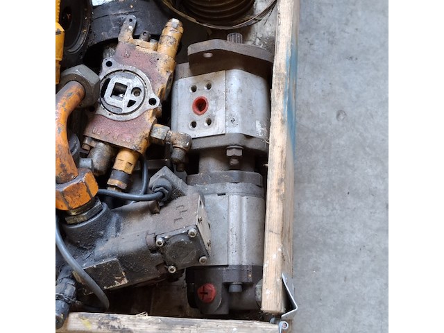 Partij diverse hydraulische pompen - afbeelding 8 van  17