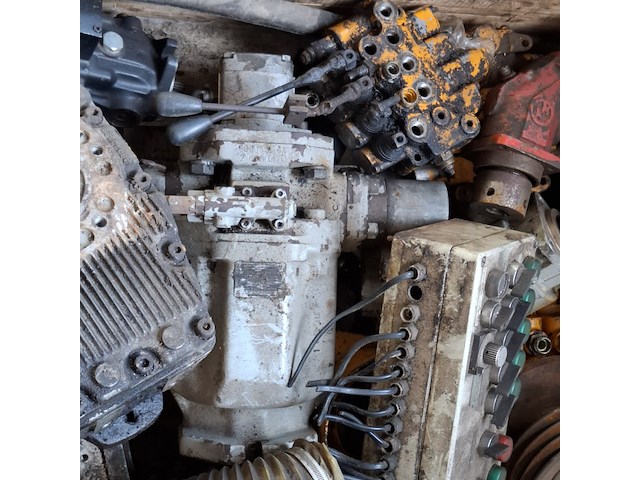 Partij diverse hydraulische pompen - afbeelding 17 van  17