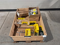 Partij diverse ijzerwaren - afbeelding 1 van  7