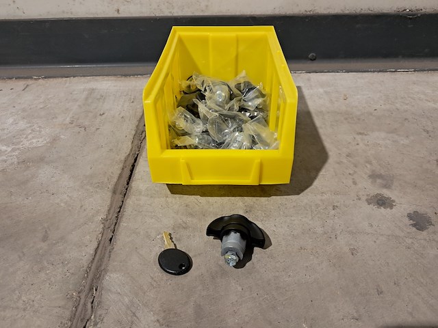 Partij diverse ijzerwaren - afbeelding 3 van  7