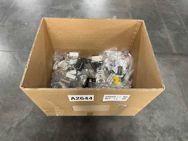 Partij diverse industriële elektra koppelingen & connectoren - afbeelding 1 van  7