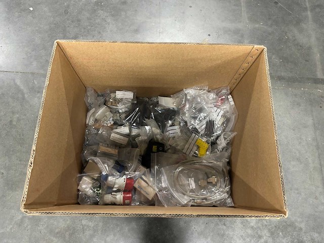 Partij diverse industriële elektra koppelingen & connectoren - afbeelding 2 van  7