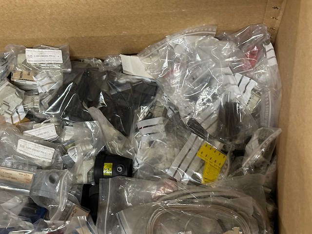 Partij diverse industriële elektra koppelingen & connectoren - afbeelding 5 van  7