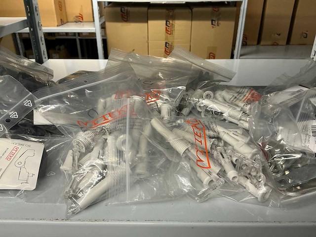 Partij diverse installatie benodigdheden - afbeelding 13 van  41