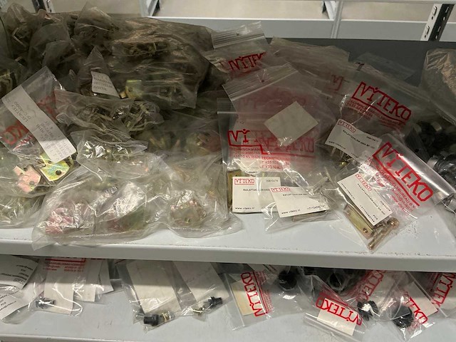 Partij diverse installatie benodigdheden - afbeelding 25 van  41