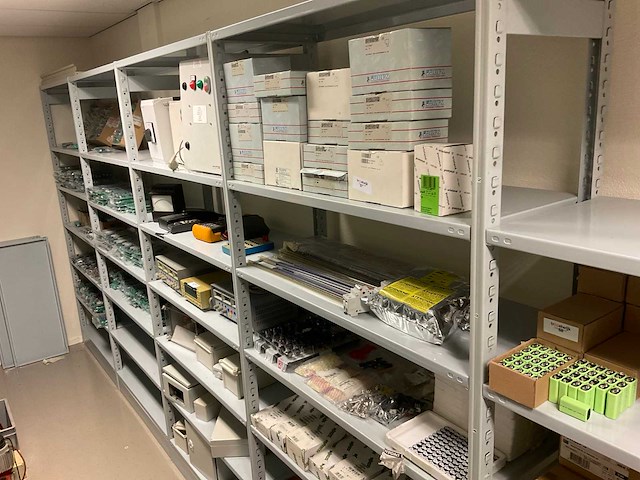 Partij diverse installatiematerialen - afbeelding 1 van  13