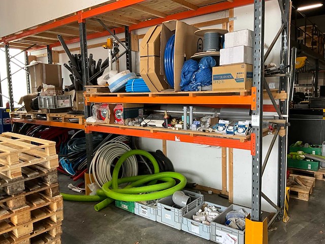 Partij diverse installatiematerialen - afbeelding 1 van  12