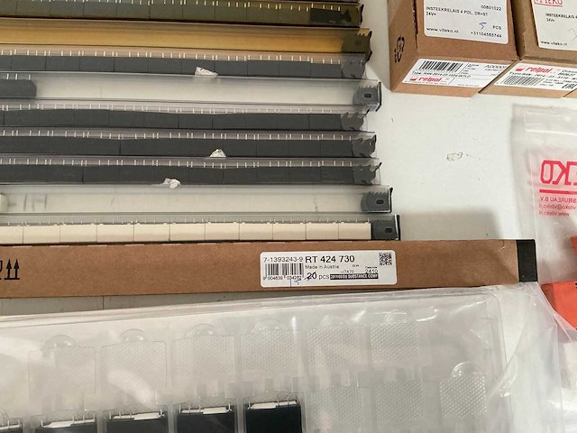 Partij diverse insteekrelais/printrelais (1460x) - afbeelding 2 van  15