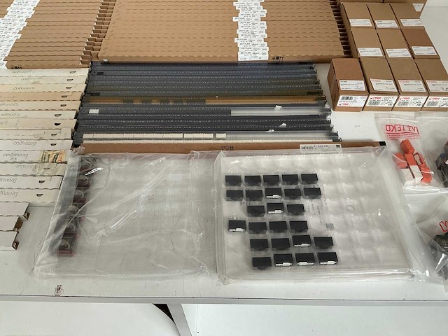 Partij diverse insteekrelais/printrelais (1460x) - afbeelding 3 van  15