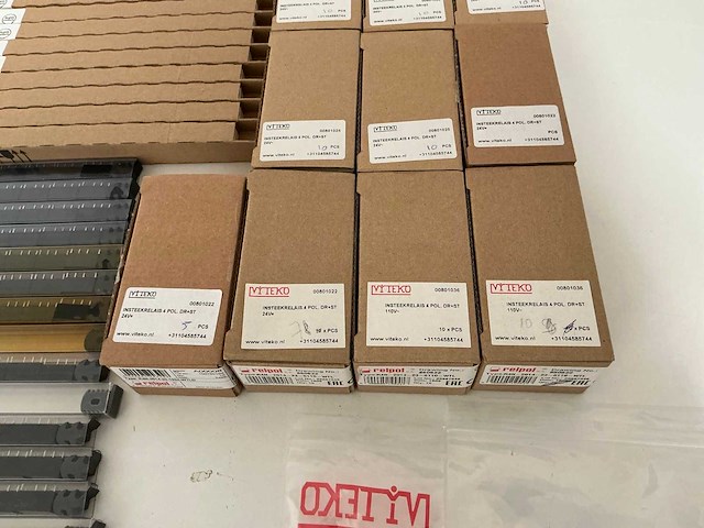 Partij diverse insteekrelais/printrelais (1460x) - afbeelding 6 van  15