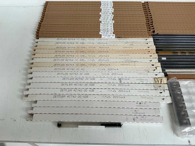 Partij diverse insteekrelais/printrelais (1460x) - afbeelding 11 van  15