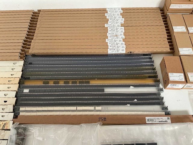 Partij diverse insteekrelais/printrelais (1460x) - afbeelding 15 van  15