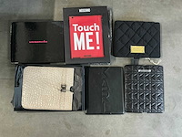 Partij diverse ipad hoezen o.a moschino/karl lagerfeld/diverse (63x) - afbeelding 1 van  4