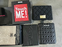 Partij diverse ipad hoezen o.a moschino/karl lagerfeld/diverse (63x) - afbeelding 3 van  4