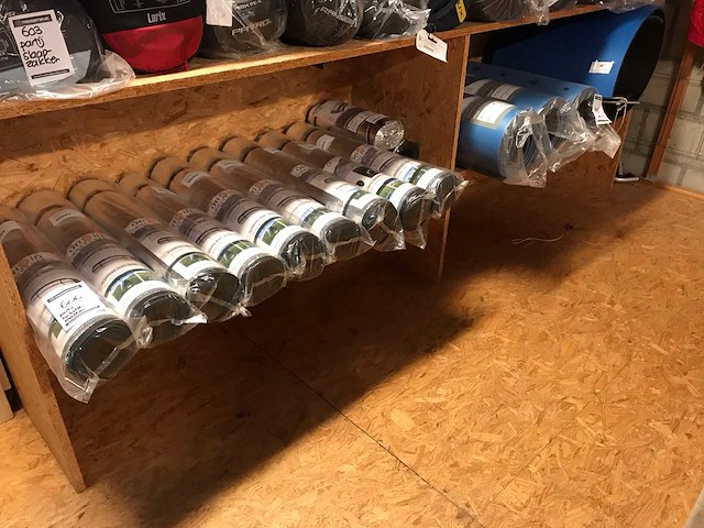 Partij diverse isolatie slaapmatten (20x) - afbeelding 1 van  10