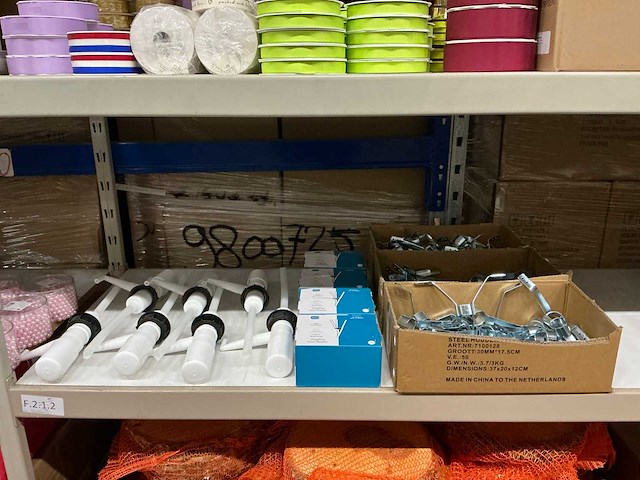 Partij diverse items ( steel houders / roerstaafjes/ pompjes ) (146x) - afbeelding 1 van  3