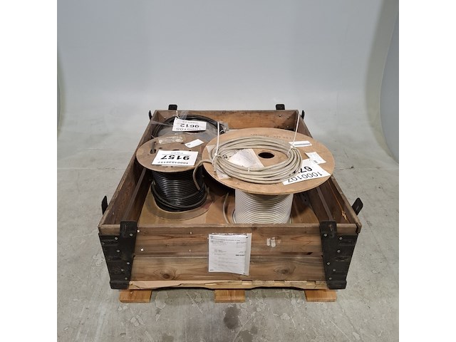 Partij diverse kabel op houten haspel - afbeelding 1 van  7