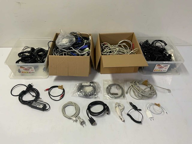 Partij diverse kabels - afbeelding 1 van  13