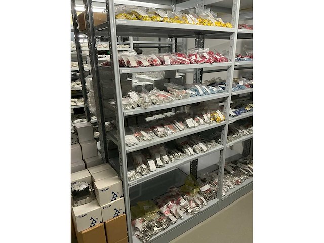 Partij diverse kabelschoenen - afbeelding 11 van  41