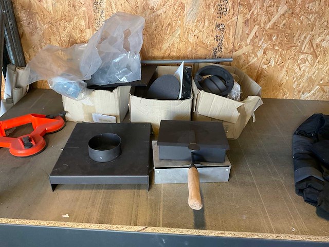 Partij diverse kachel onderdelen - afbeelding 1 van  5