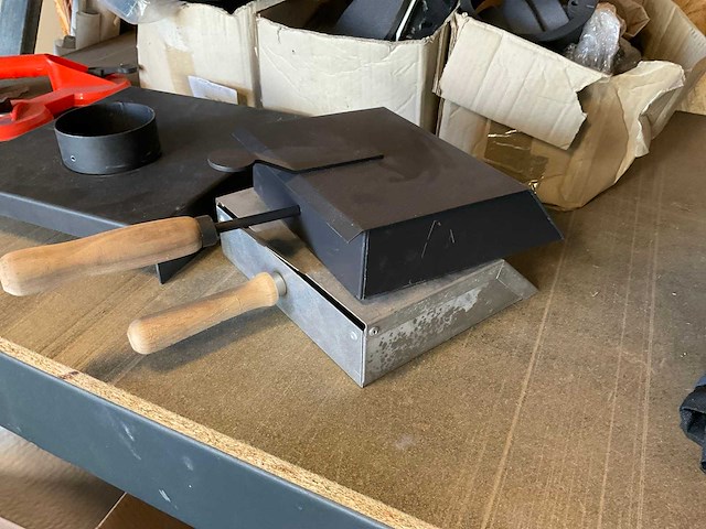 Partij diverse kachel onderdelen - afbeelding 2 van  5