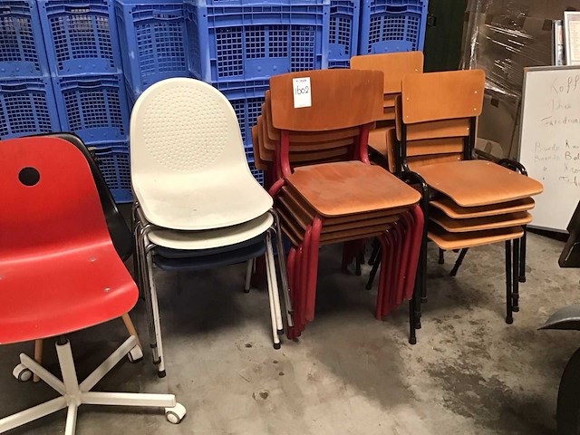 Partij diverse kantinestoelen - afbeelding 1 van  4