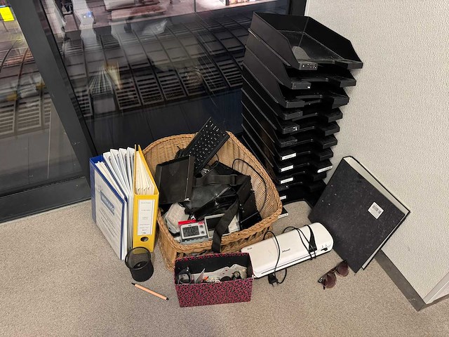 Partij diverse kantoorbenodigdheden - afbeelding 1 van  3